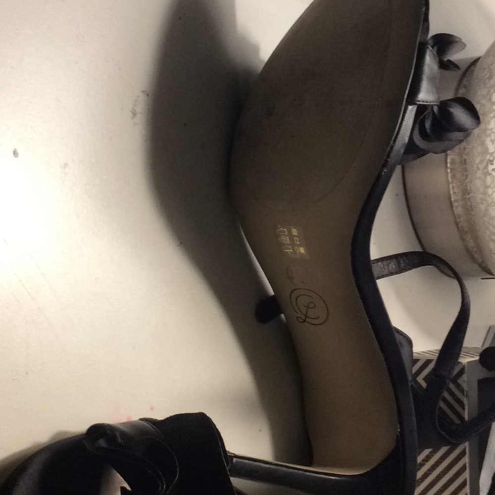 Heels - Picture 3 of 4